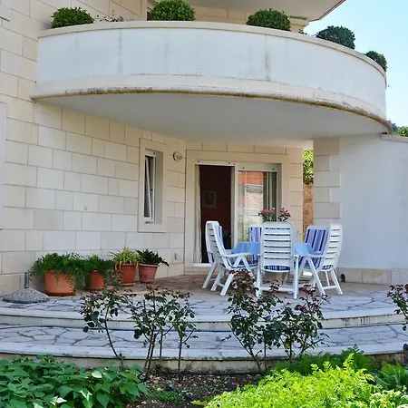 Mladinic * Pučišća