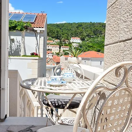 Mladinic * Pučišća